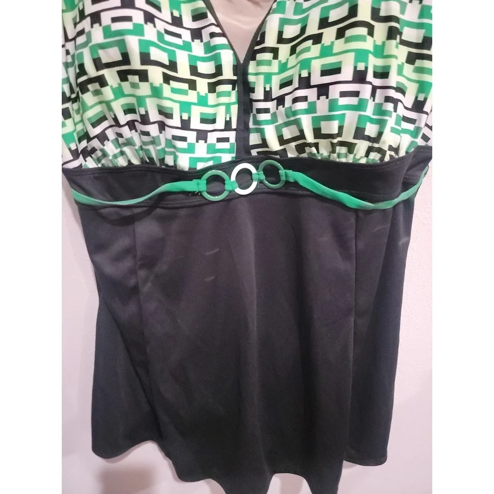 Inches Off Plus Size 30W Green and Black O Pattern Swim Dress One Piece Swim‎
